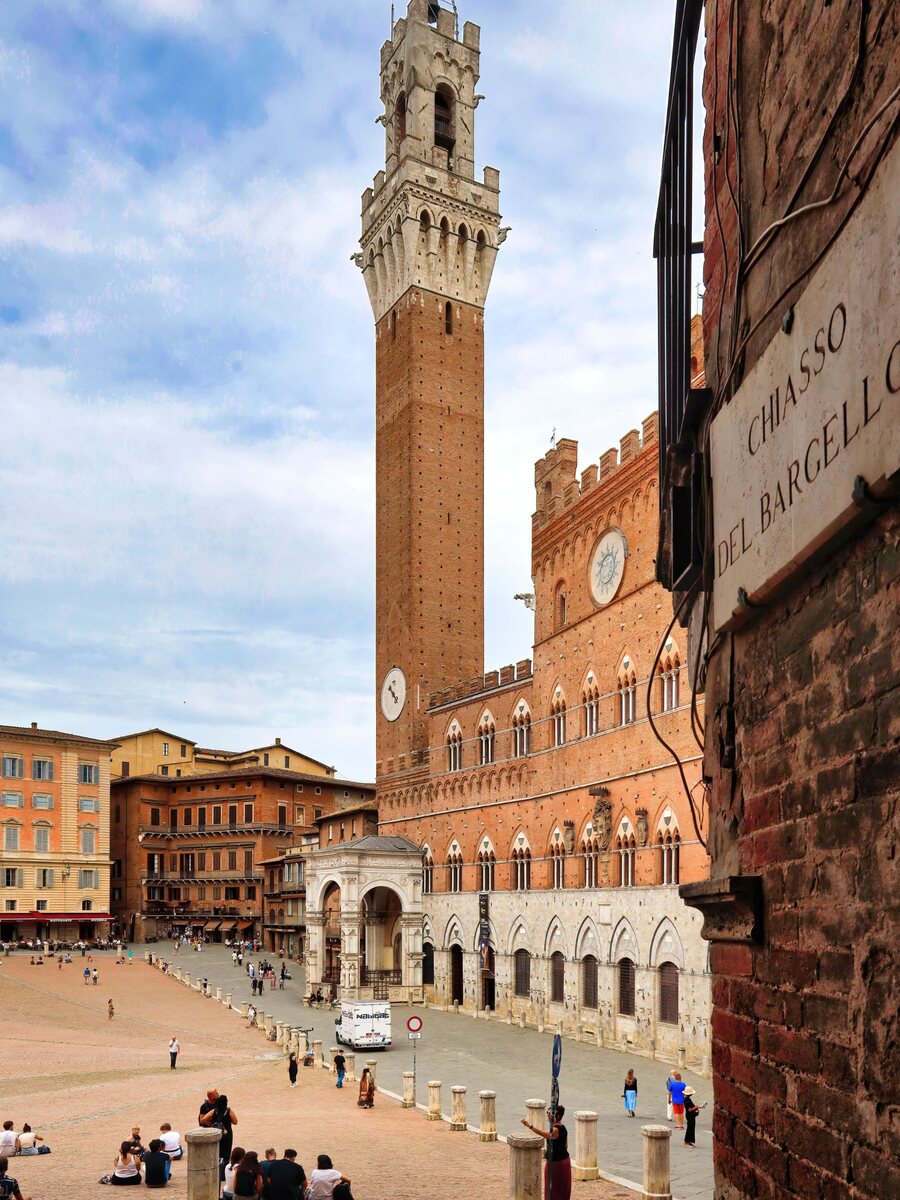 The Torre del Mangia and Palazzo Pubblico on Piazza del Campo